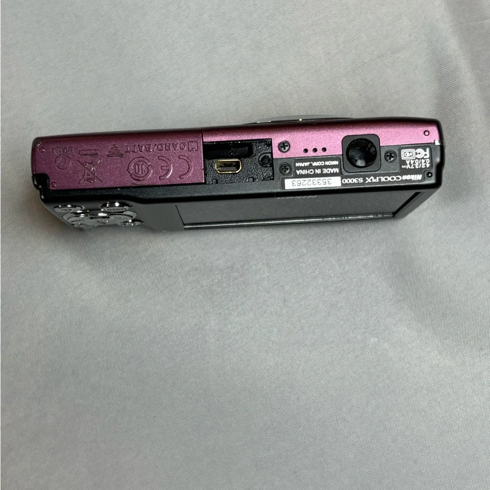 Nikon Coolpix S3000 12MP Digital Camera Purple Parts Only‎